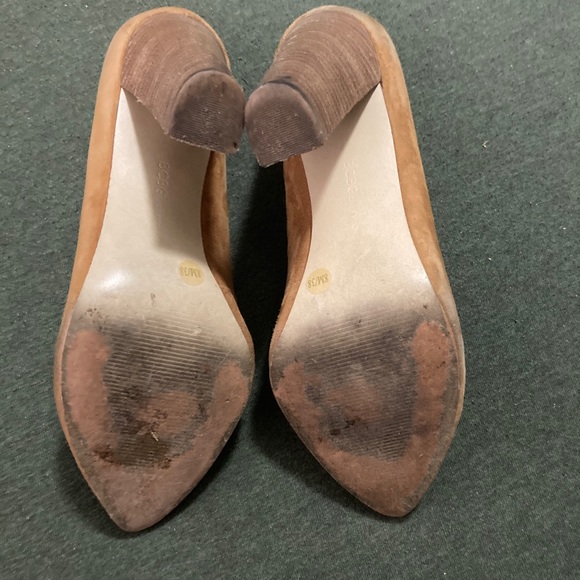 BCBG Tan Heels - Picture 3 of 4